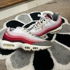 Nike Air Max 95 in Red and Gray